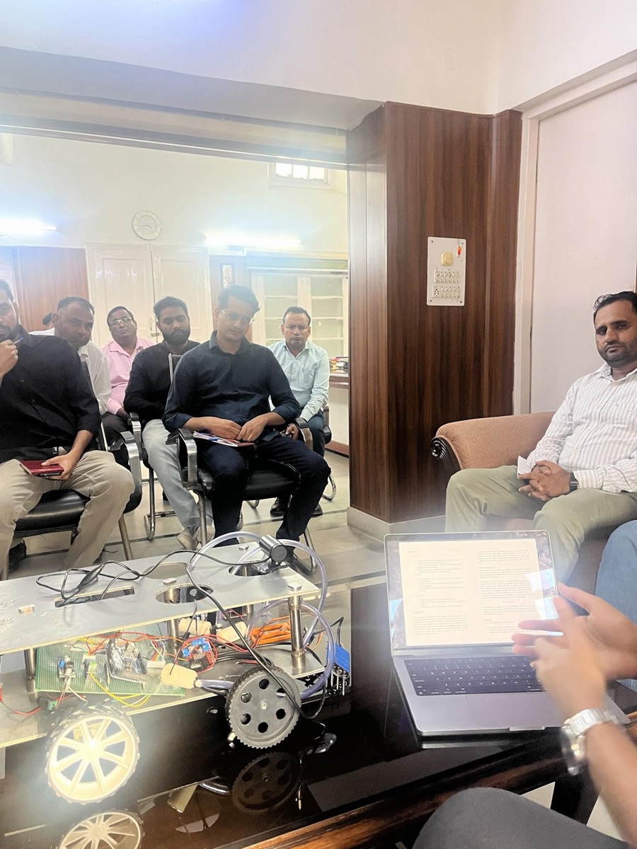 AgriBOT rover presented to government officials